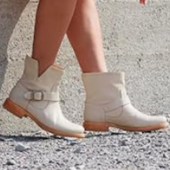 NEW FRYE Leather Veronica Booties Redwood for women  255 13S7 - Picture 9 of 9